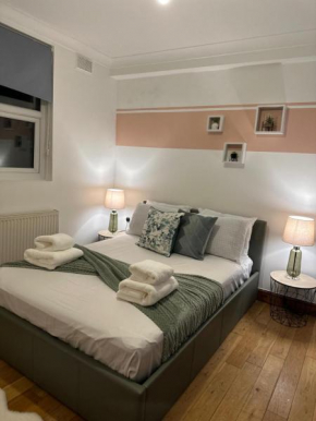 Cozy 1 bedroom flat Steps from Turnpike Ln Station London